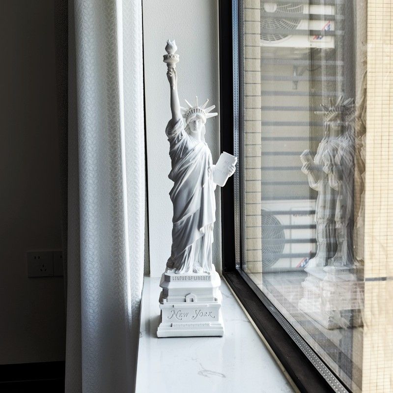 Travel Accessories New York - Statue of Liberty Model Desk Accessories