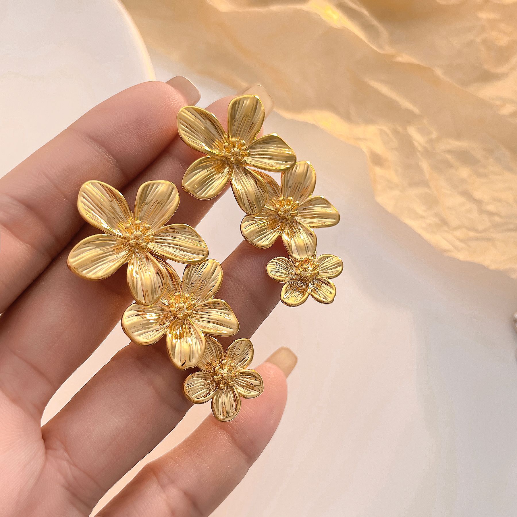 Travel Accessories Europe - Kshmir Metal Flower Tassel Earrings for