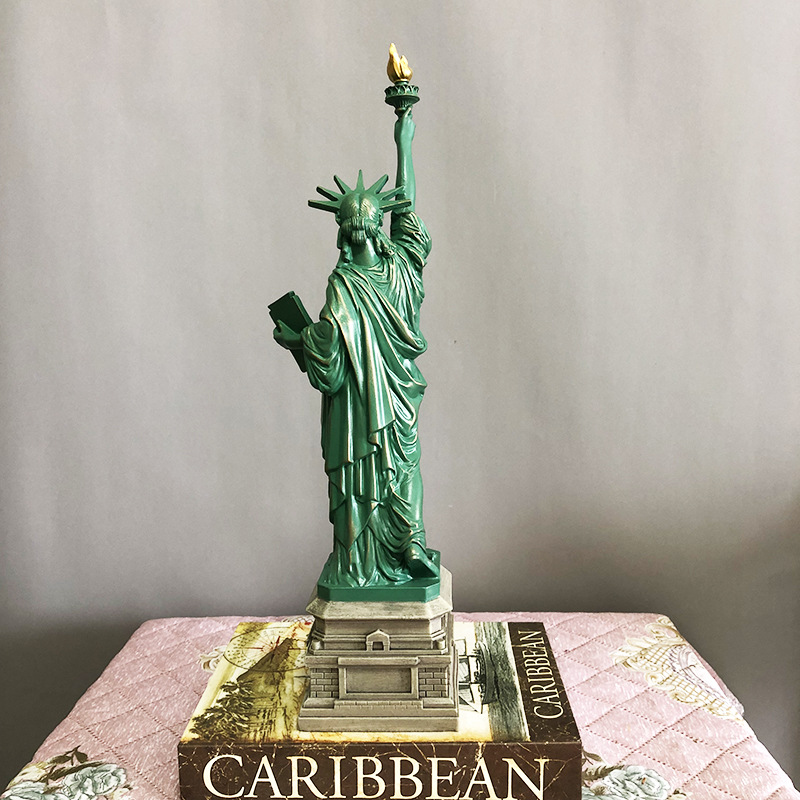Statue of Liberty Model Desk A - đánh giá và giá Travel Accessories New York
