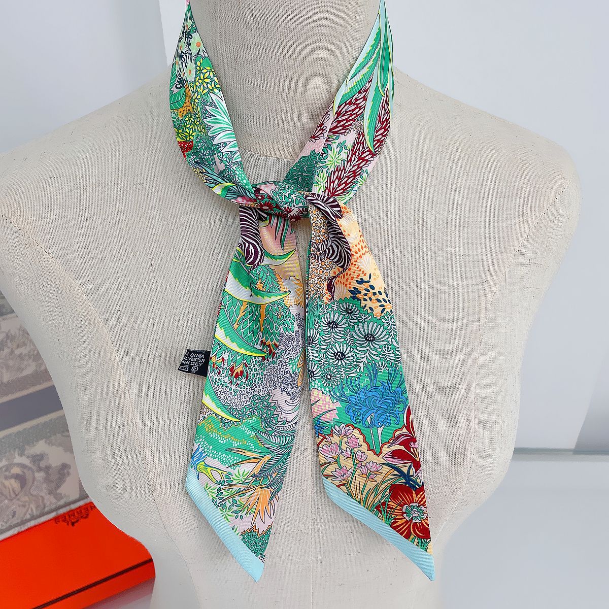 Jungle Horse Print Long Scarf  - đánh giá và giá Travel Accessories Gifts For Women